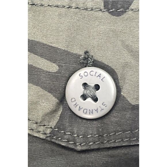 NEW Green Camo Sz Small Stretchy Cotton Cuffed Shorts SOCIAL STANDARDS SANCTUARY - Picture 8 of 9